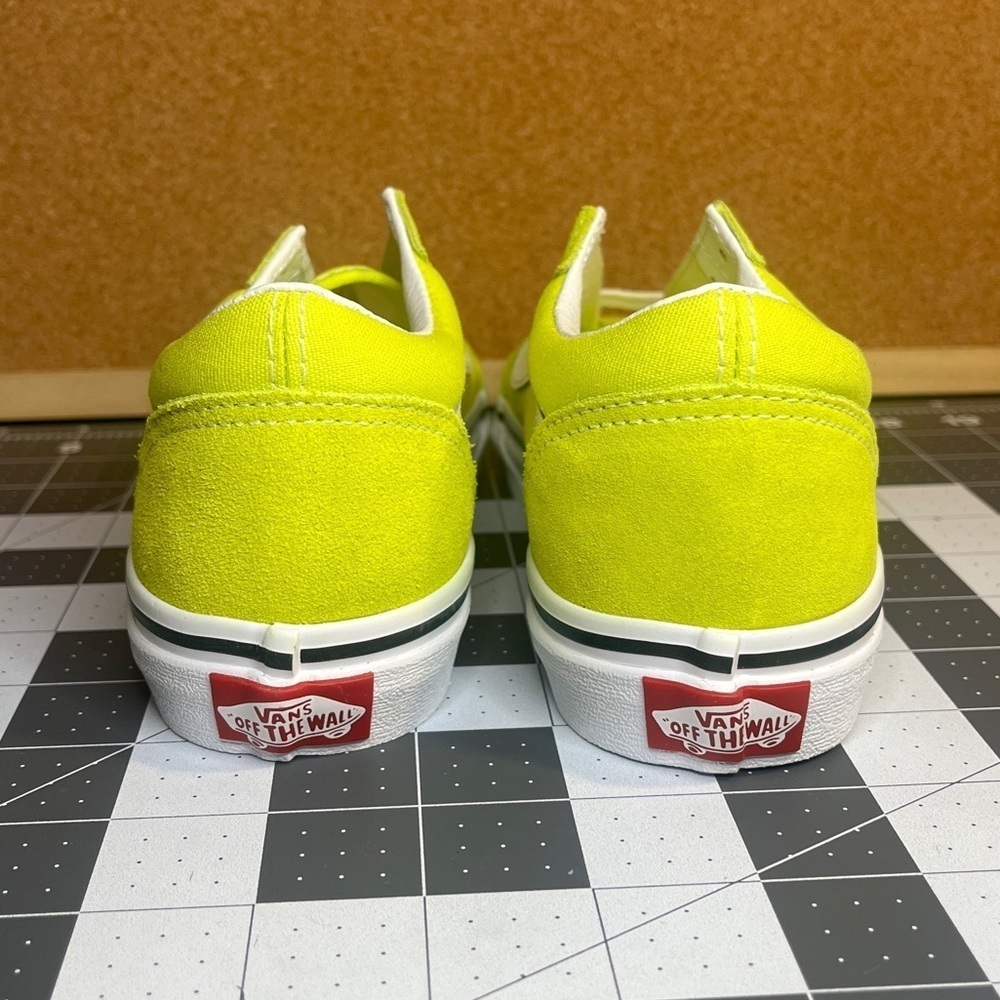 Vans old skool 
Brand new
NWOT
Lemon green - Picture 4 of 8
